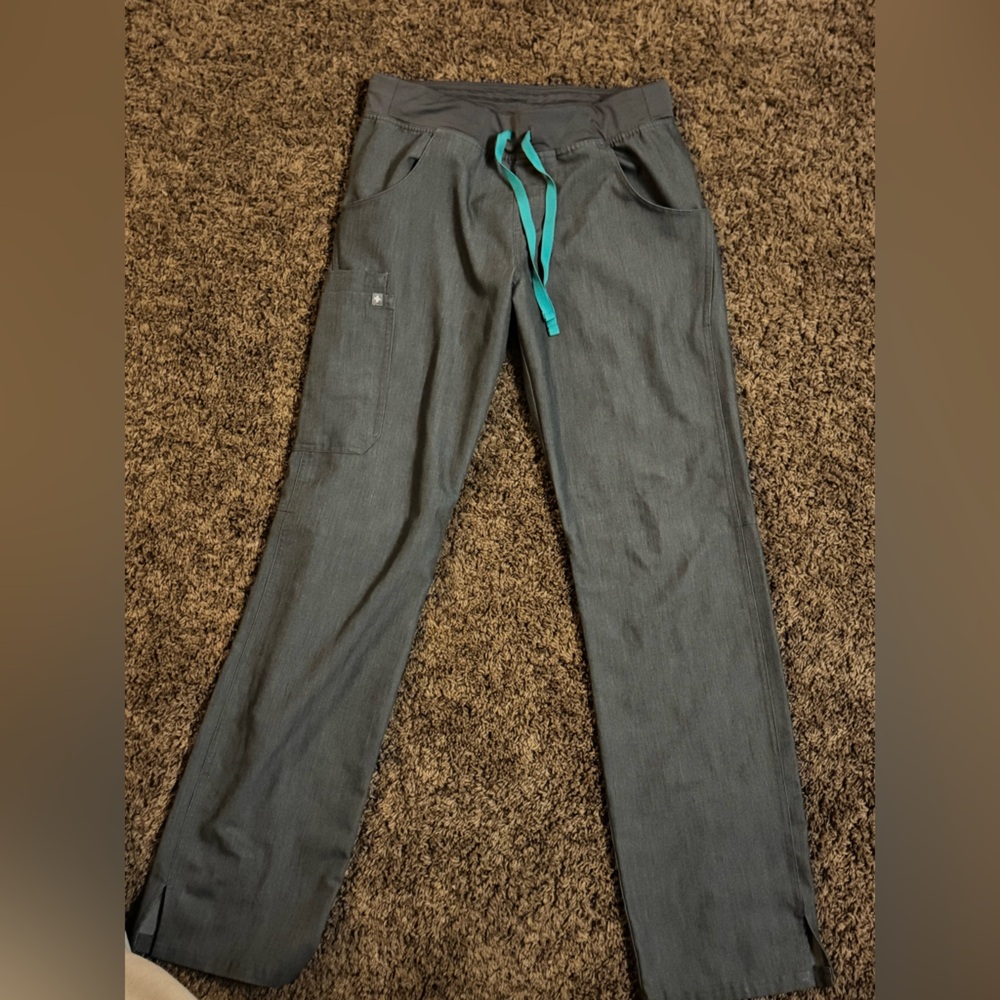 Small Tall Figs scrub pants, graphite